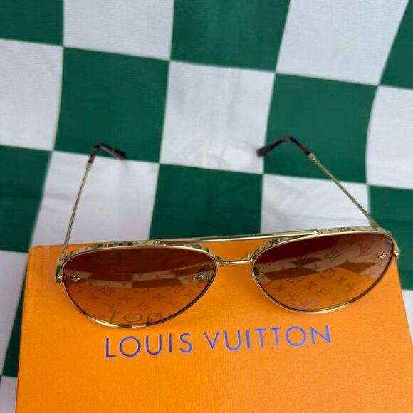 Authentic Louis Vuitton Pilote Sunglasses in gold - Picture 1 of 5